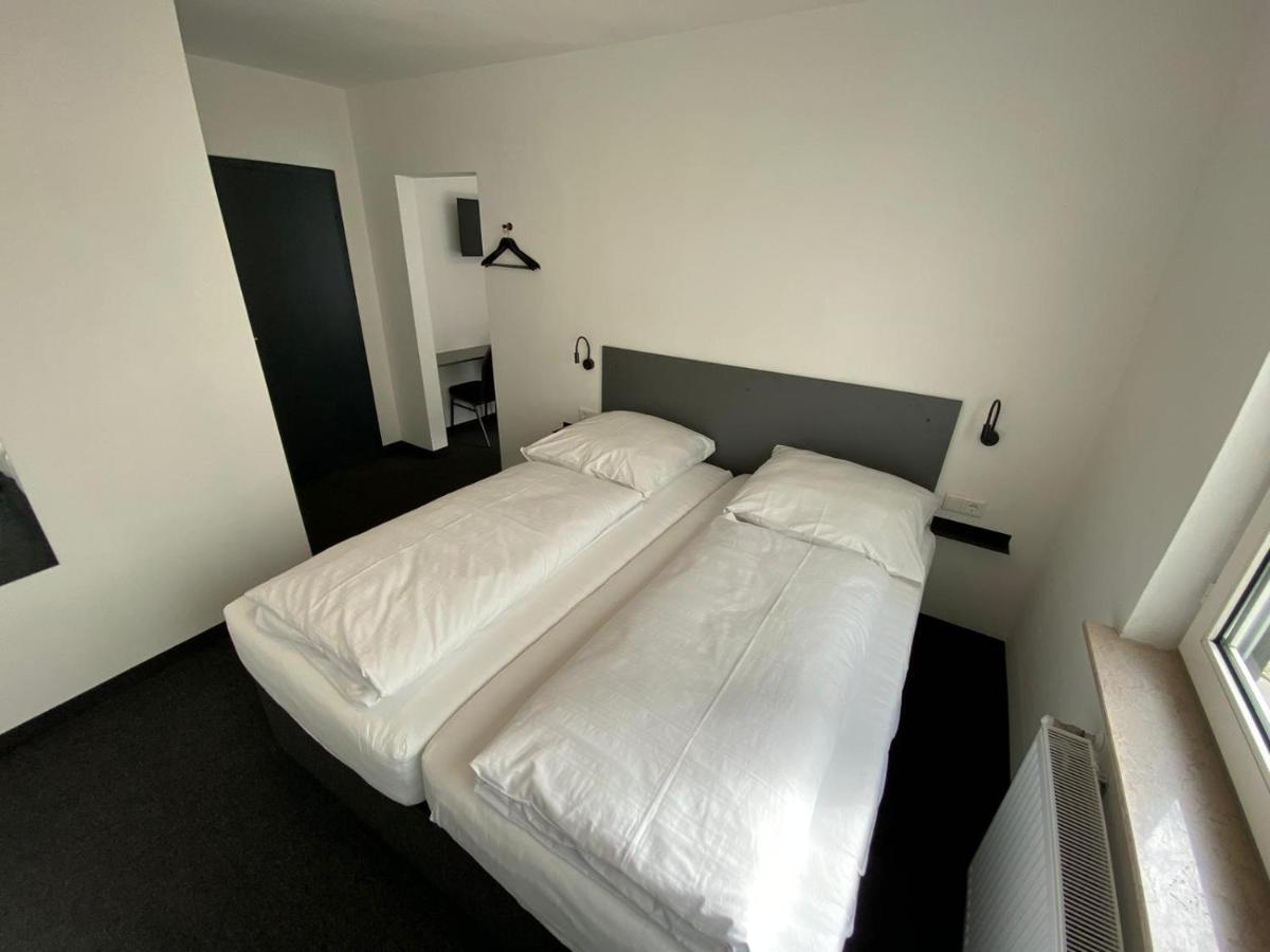 Zzzimple - Staffless & Self Check-In Hotel Pillig Kültér fotó