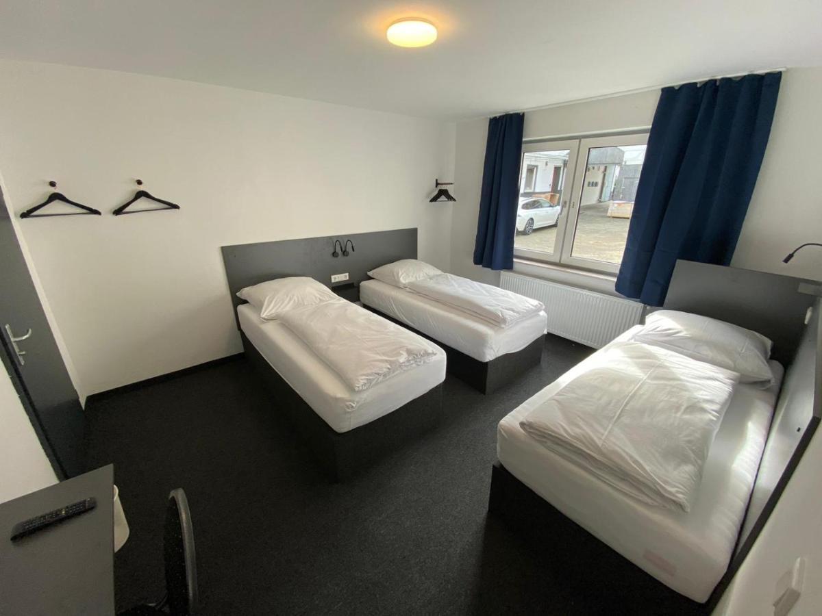 Zzzimple - Staffless & Self Check-In Hotel Pillig Kültér fotó
