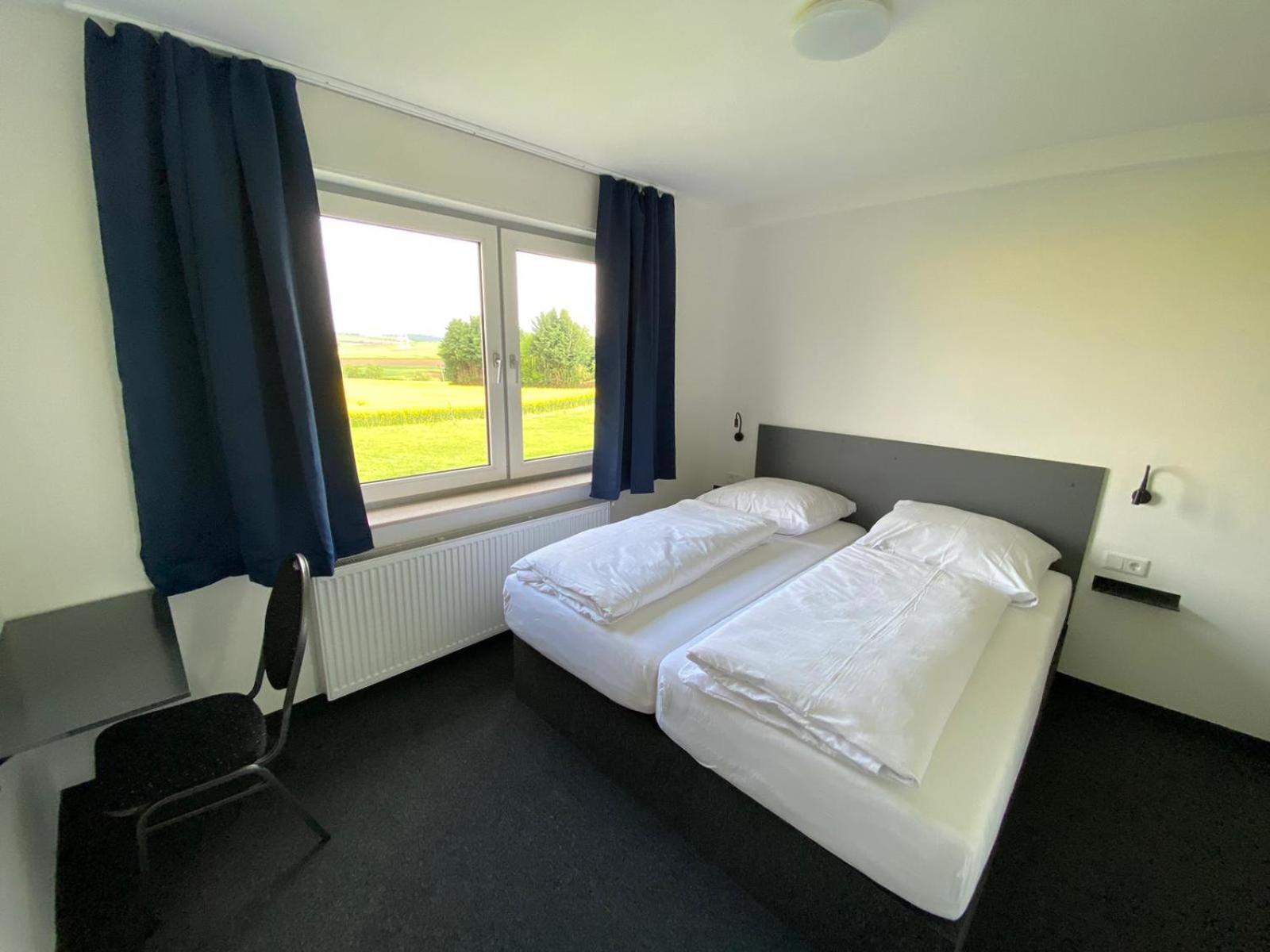 Zzzimple - Staffless & Self Check-In Hotel Pillig Kültér fotó