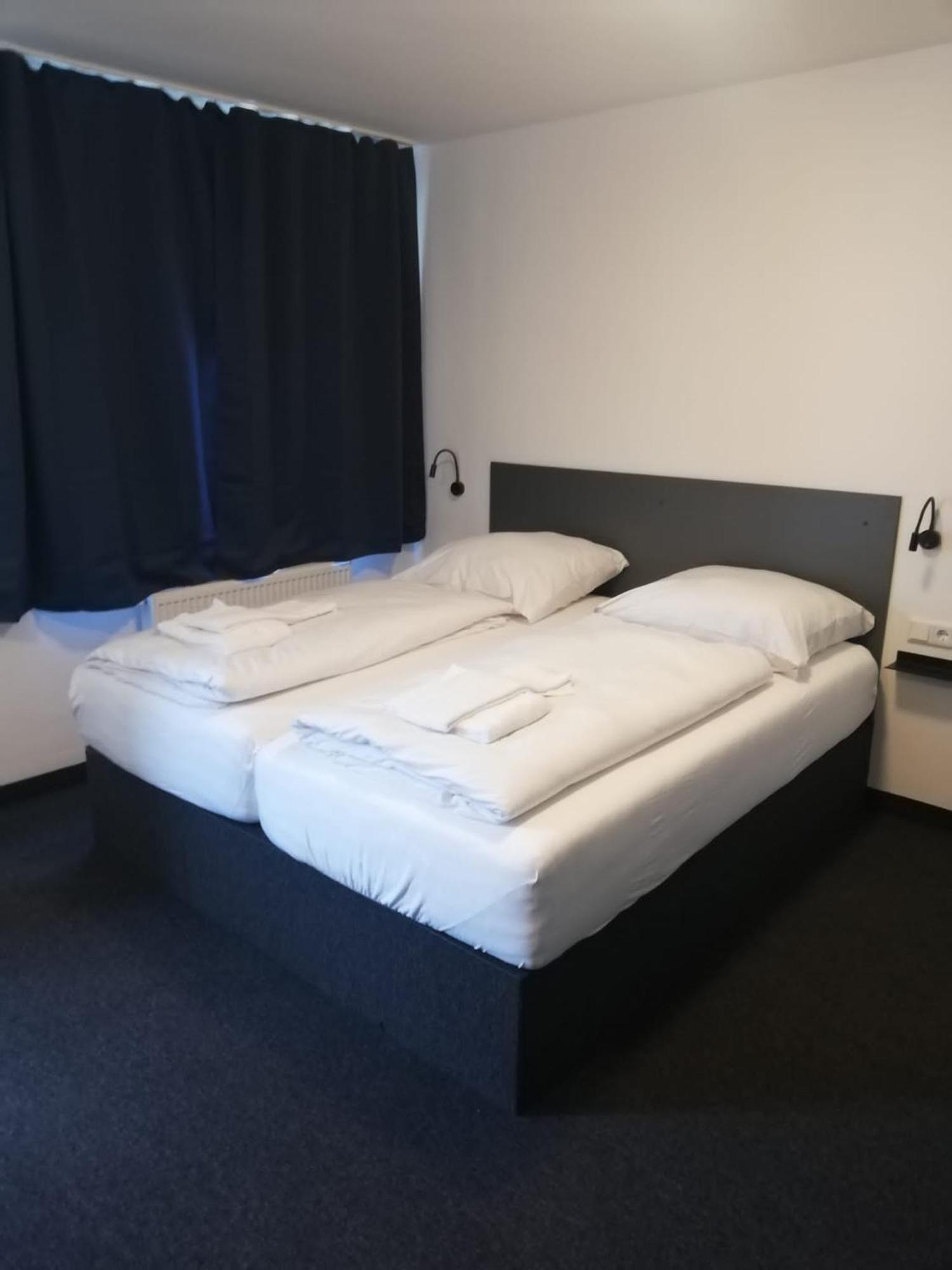 Zzzimple - Staffless & Self Check-In Hotel Pillig Kültér fotó